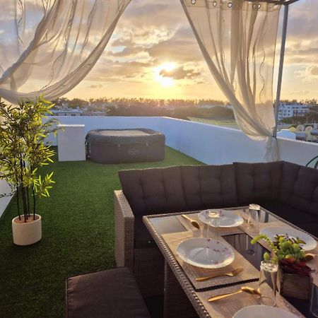 Skyview Apartment- Rooftop Penthouse With Sunset & Sea Views Flic en Flac Luaran gambar