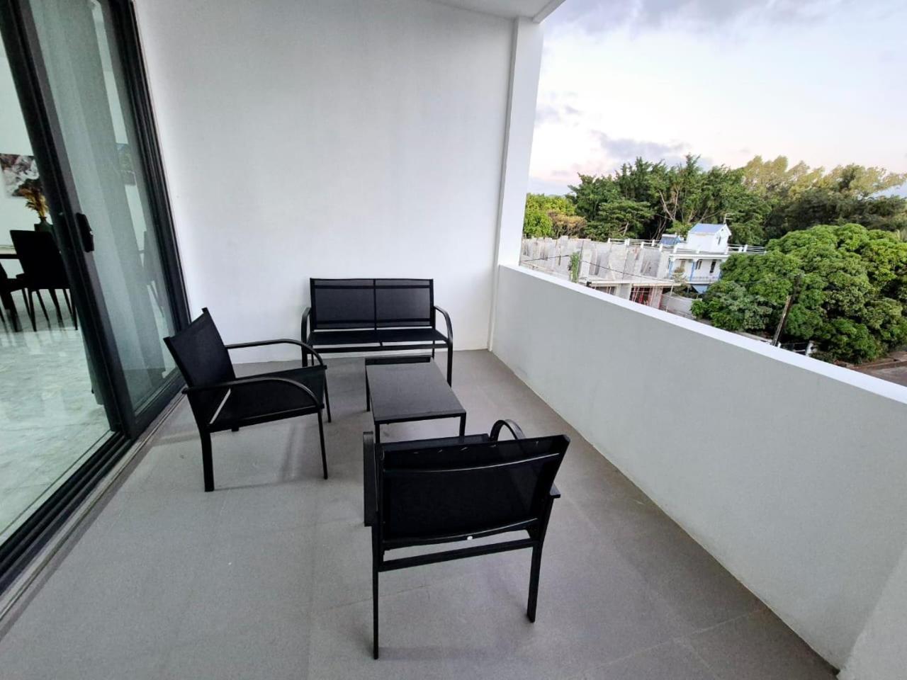 Skyview Apartment- Rooftop Penthouse With Sunset & Sea Views Flic en Flac Luaran gambar