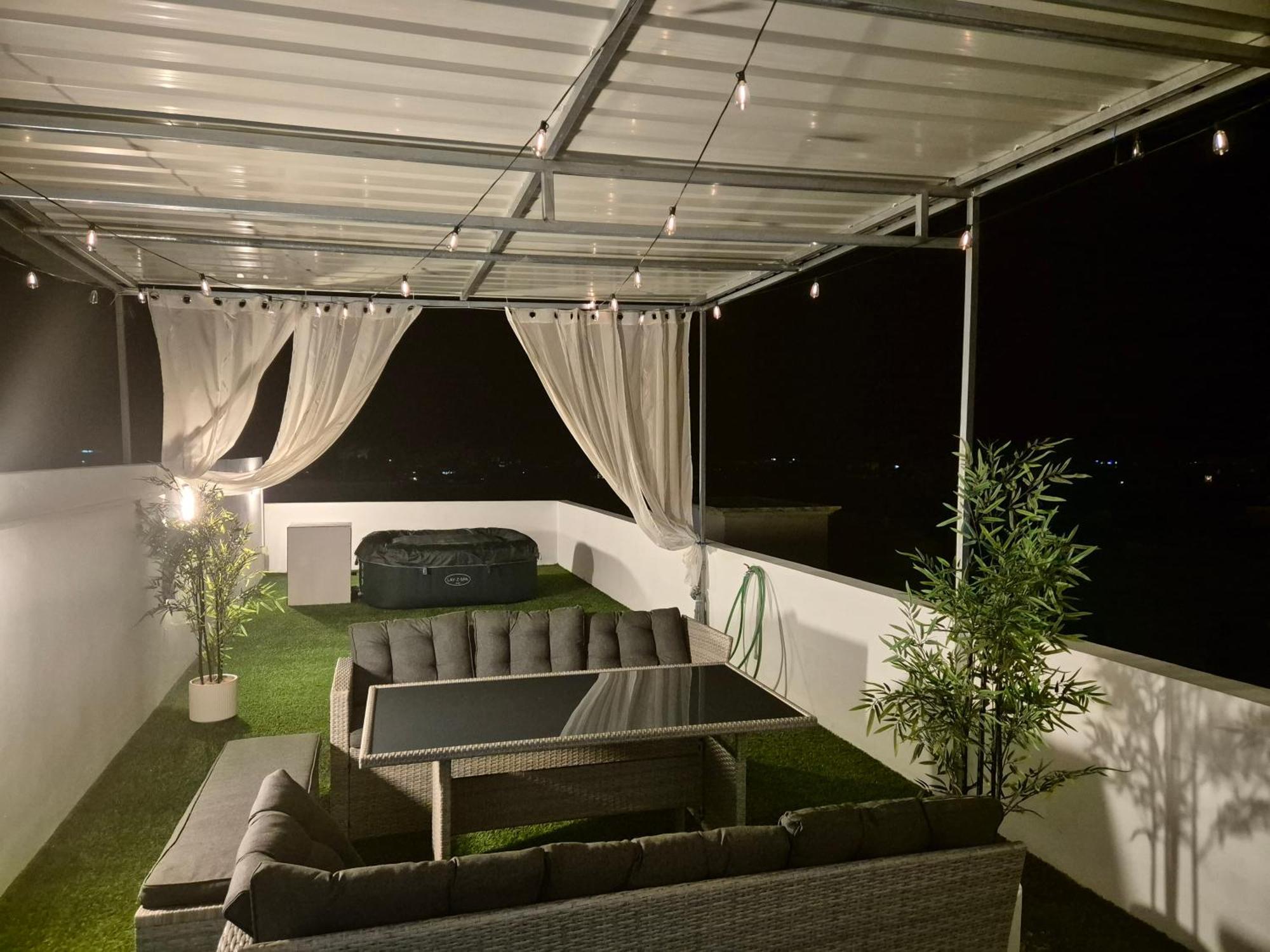 Skyview Apartment- Rooftop Penthouse With Sunset & Sea Views Flic en Flac Luaran gambar