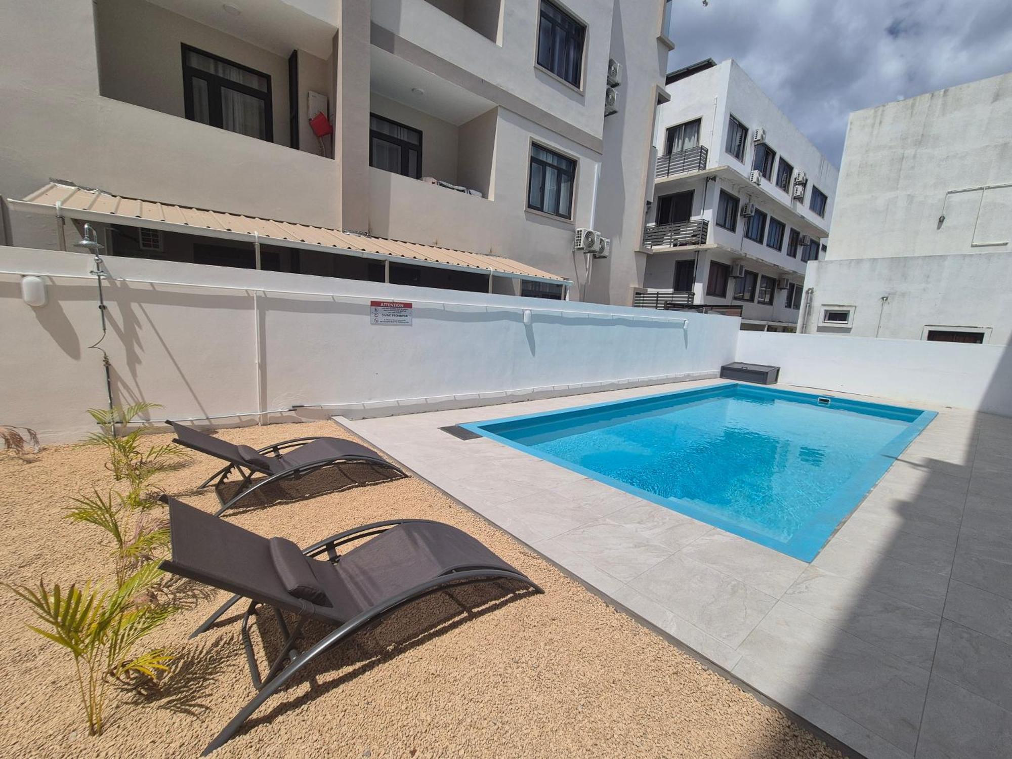 Skyview Apartment- Rooftop Penthouse With Sunset & Sea Views Flic en Flac Luaran gambar