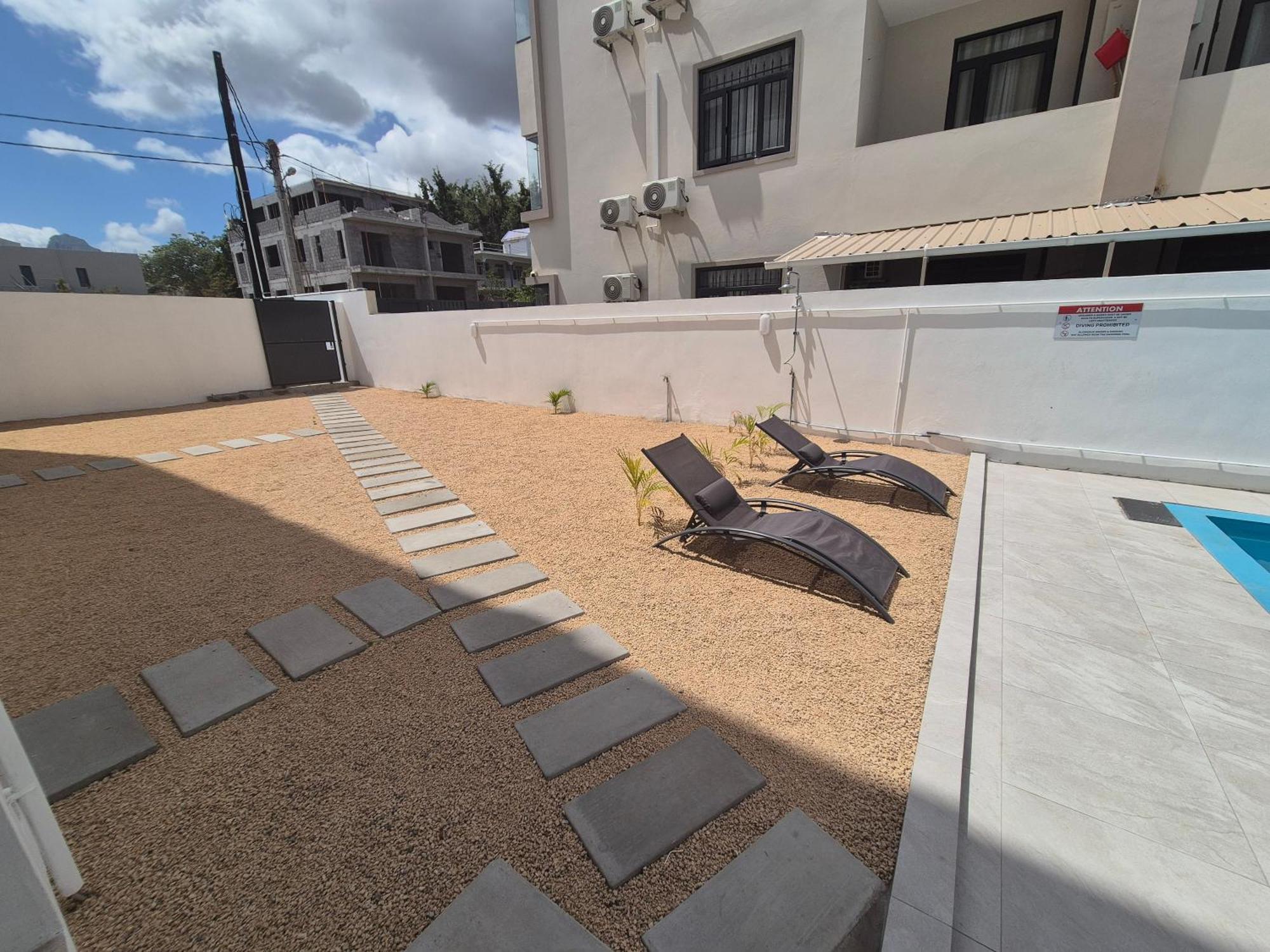 Skyview Apartment- Rooftop Penthouse With Sunset & Sea Views Flic en Flac Luaran gambar